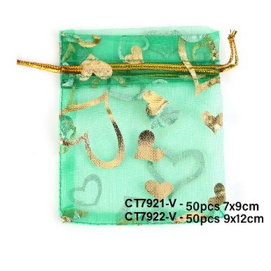 SACOS VERDE COM CORAÇÕES DE ORGANZA